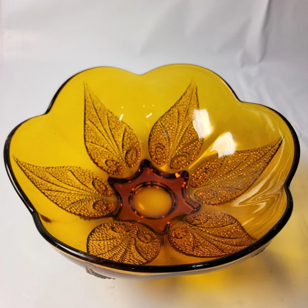 Indiana Glass Tiara Sandwich Leaf Bowl Amber Mid-Century Modern Scalloped 7 inch